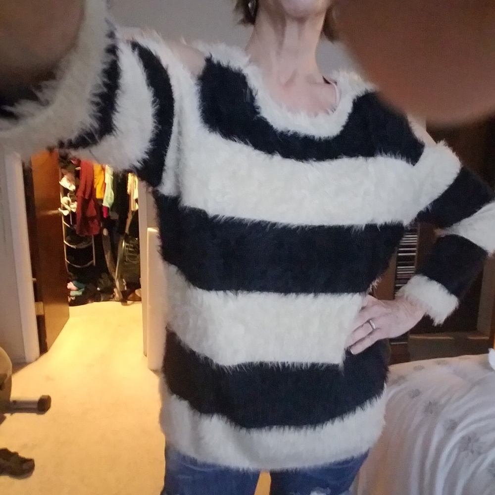 Sea Gypsies Cold Shoulder sweater